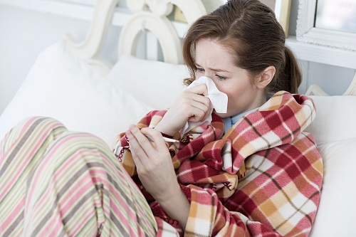 Cảm cúm là nguyên nhân gây đau họng rát cổ