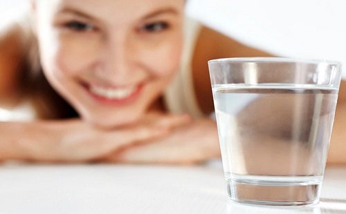 Uống đủ nước mỗi ngày giúp tim mạch hoạt động ổn định