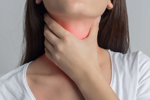 Viêm họng là 1 trong những nguyên nhân gây đau rát cổ họng